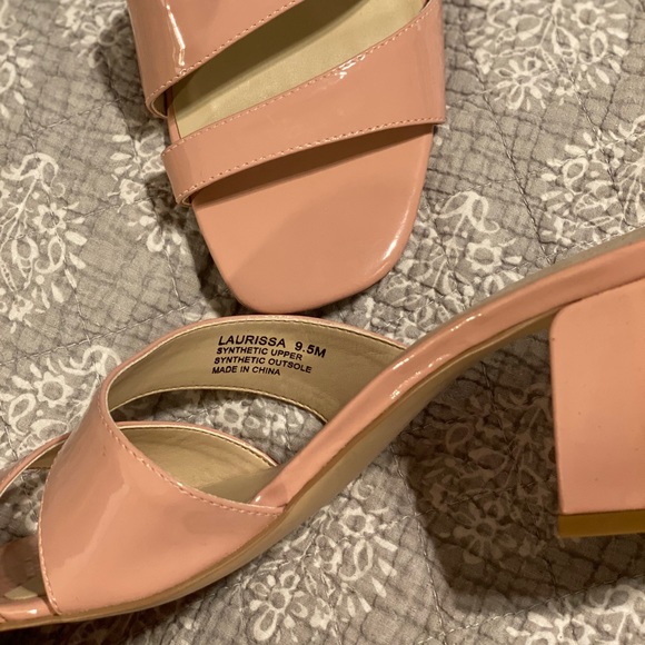 Cupcakes and Cashmere sandals - Picture 4 of 4